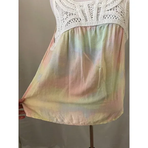 Maurices Pastel / Cream Crochet Neckline Pleated Textured Sleeveless Tank Top - Picture 5 of 10